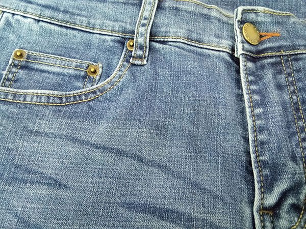 mặt trước quần bò cardino